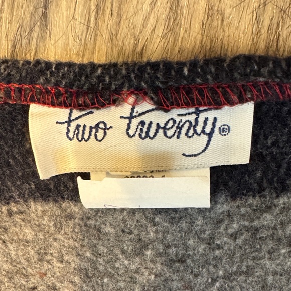 Vintage Two Twenty Gray and Black Wool Blend Vest Size M - Picture 2 of 9